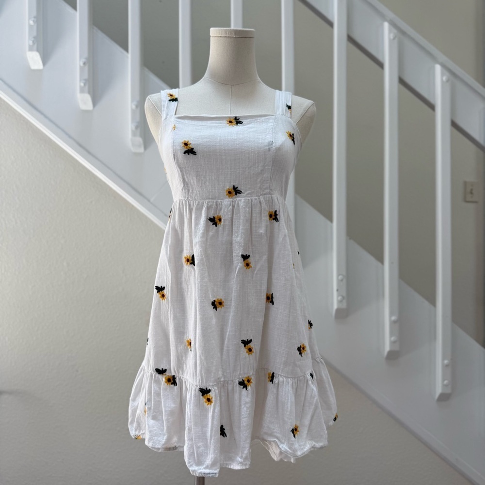 Rewind Floral Sunflower Embroidered White Mini Summer Sundress Size Large - Picture 2 of 13